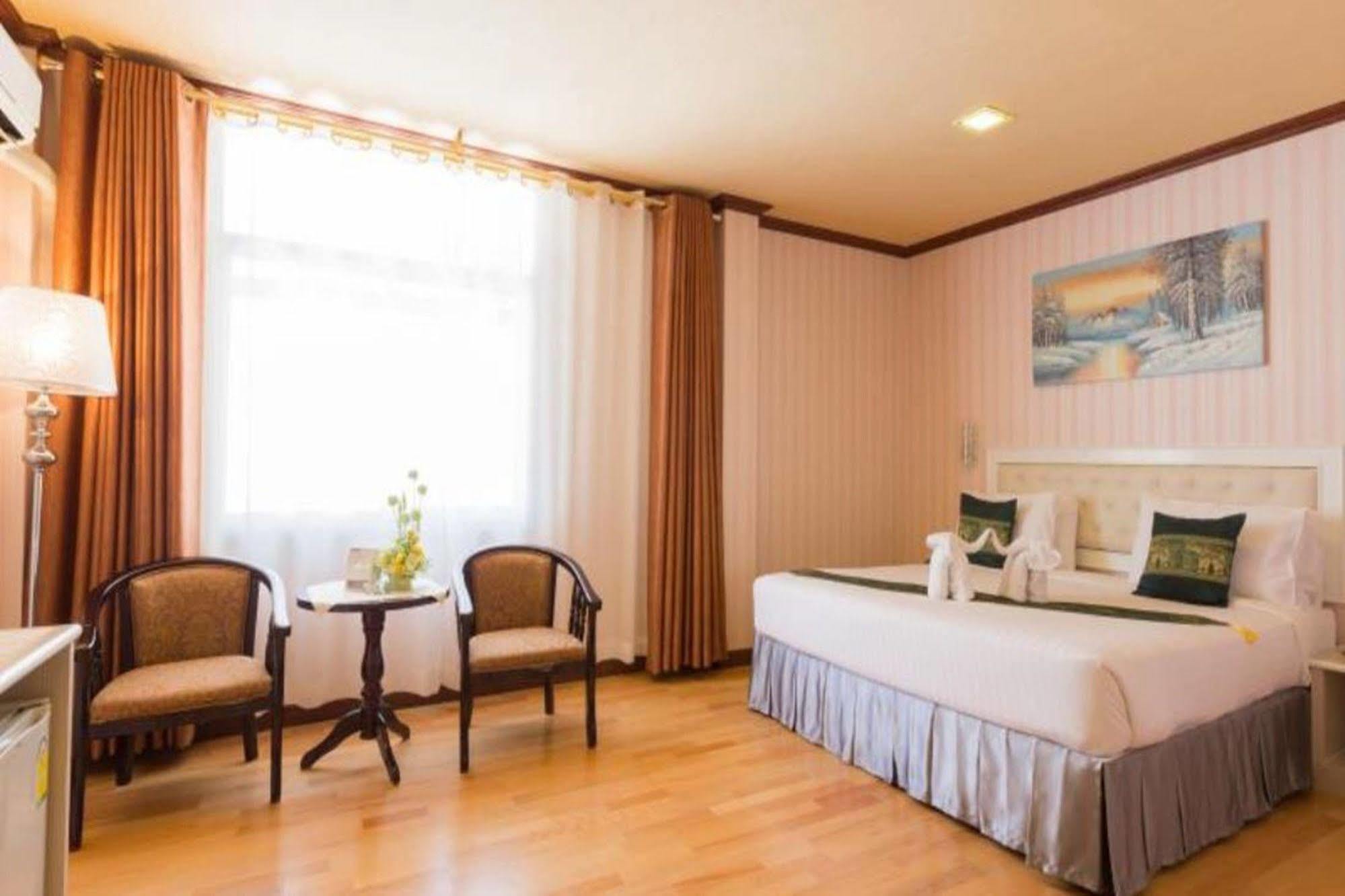 Korat Hotel - Sha Plus Nakhonratchasima Zewnętrze zdjęcie